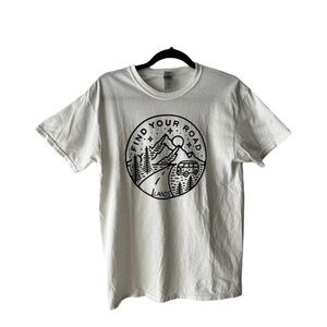 Gildan Heavy Cotton Black and White Graphic Adventure Tee Size Medium